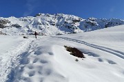 33 Salendo sulla traccia del sent. 502 verso il Passo La Forca con vista in Cima Alben